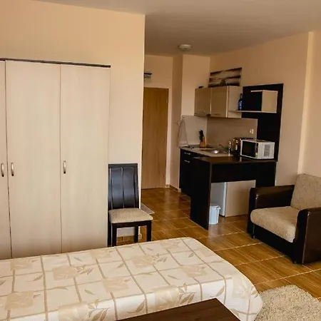 Apartment Bright With Parking & Pool *