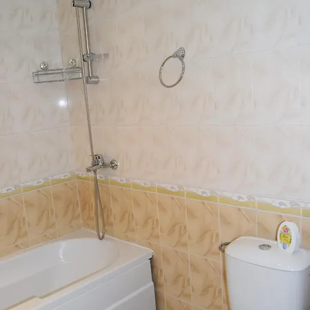 Bright With Parking & Pool Apartment